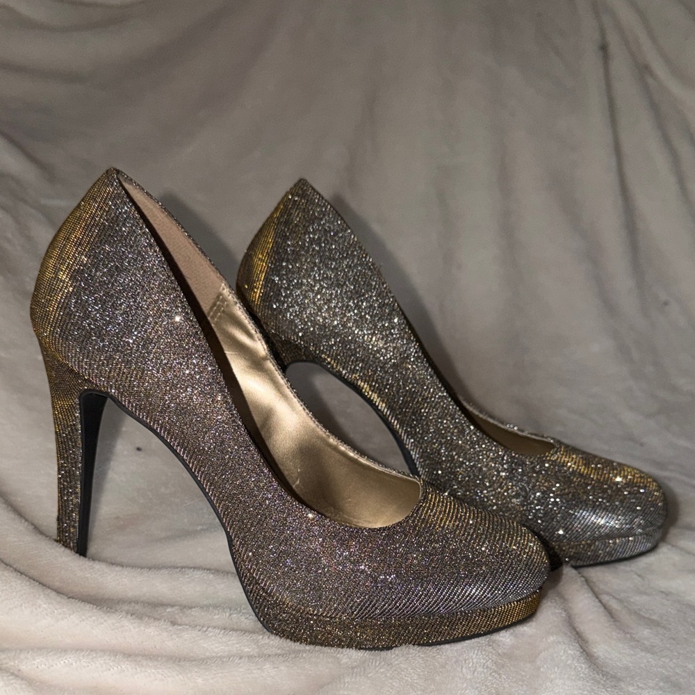 FIONI Clothing Silver and Gold Glitter Heels